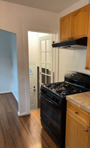 Building Photo - 5914 S Carver St