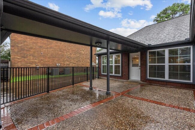Building Photo - 2105 Murfield Dr