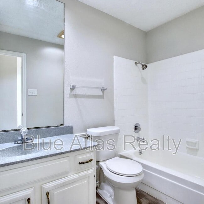 Building Photo - 712 Via Miramonte