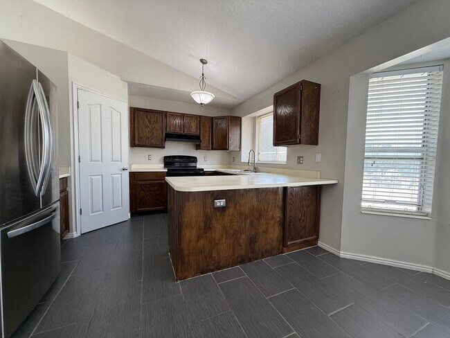 Building Photo - Updated Home in Draper!