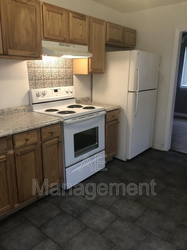 Building Photo - 1523 Des Moines Ave