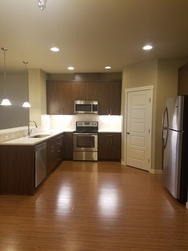 Building Photo - Great town home in perfect location!!!