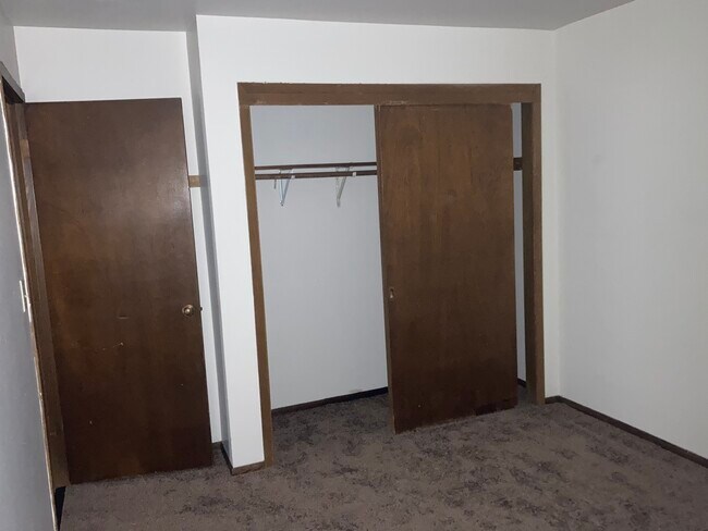 Building Photo - 10628 W Bobolink Ave