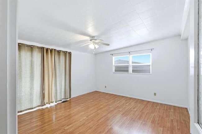 Building Photo - 5236 Kenwood Ave