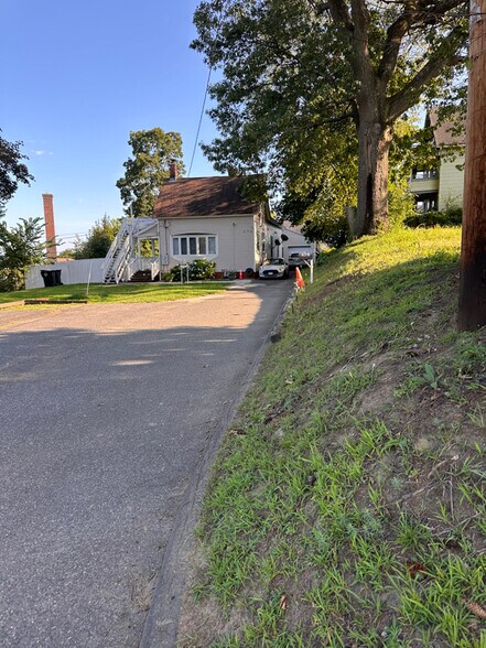 Building Photo - 676 Hampden St