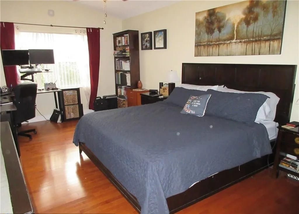 Building Photo - 9748 NW 1st Mnr