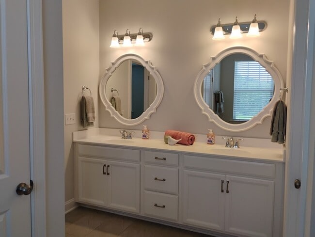 Building Photo - 446 Shale Creek Dr