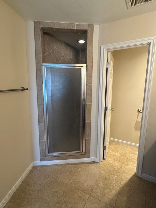Building Photo - Nice 2 story townhome for rent in quiet ne...
