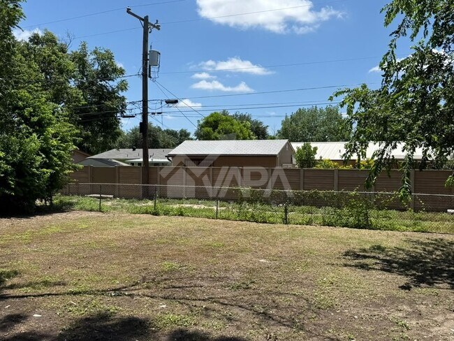 Building Photo - 106 Covina Ave