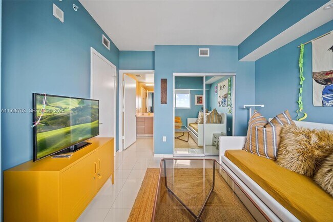 Building Photo - 460 NE 28th St