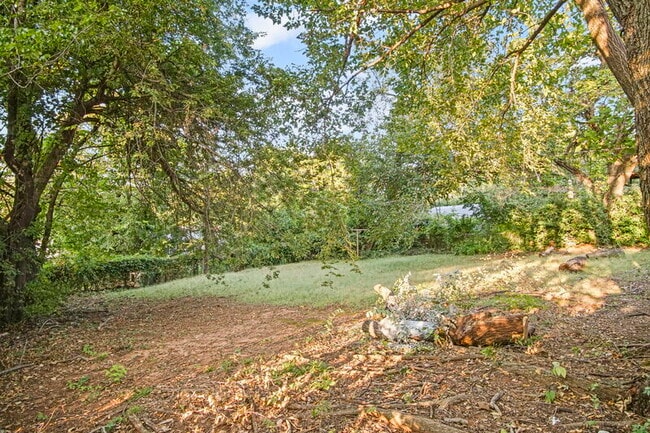 Building Photo - 1041 Hickory Ln