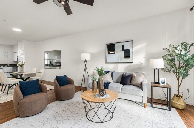 Building Photo - Spacious 2-Bed, 2-Bath Townhome Near Lynnwood & Mill Creek – Modern Comfort & Prime Location!