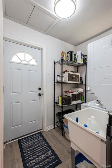 Building Photo - 13754 Knox Ave