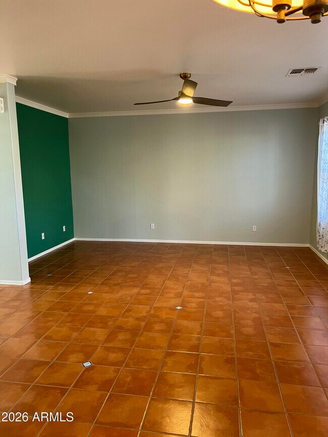 Building Photo - 2552 W St Catherine Ave