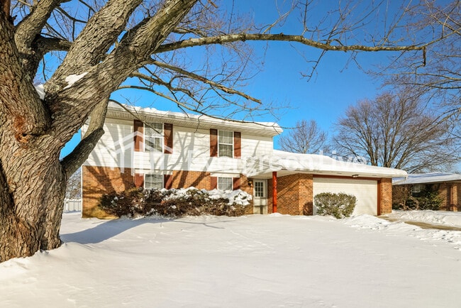 Building Photo - 6125 Honeygate Dr