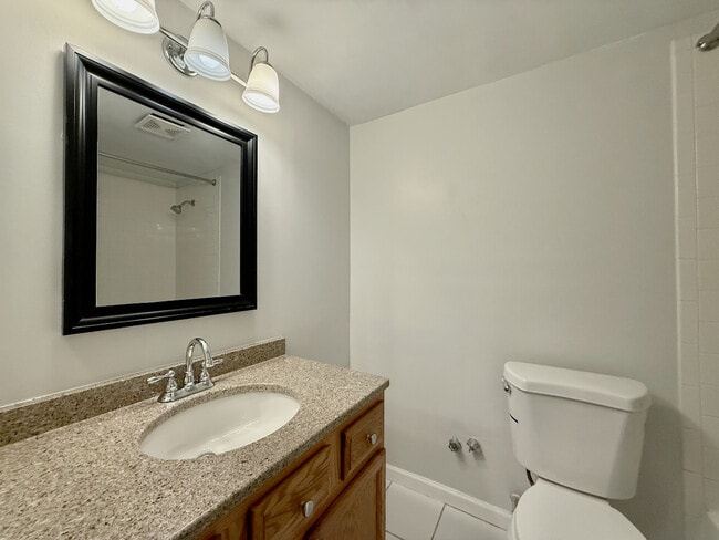 Building Photo - 337 N Carter St