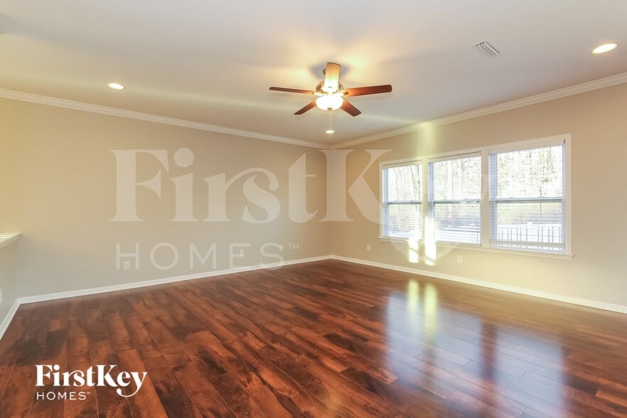 Building Photo - 3845 Streamside Dr
