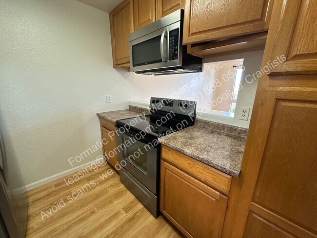 Building Photo - Charming Pet Friendly 2-Bedroom Home with ...