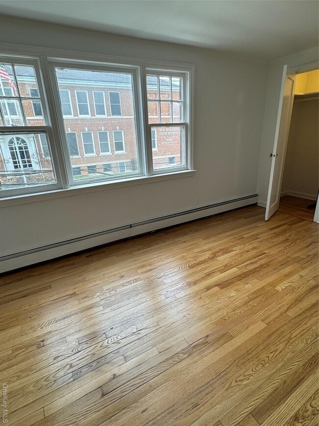 Building Photo - 28 Chestnut St