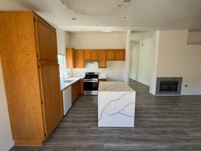 Building Photo - Beautiful home with option to expand