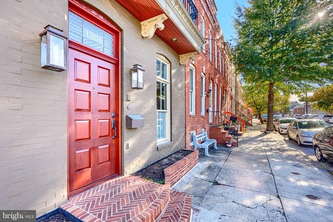 Building Photo - 1301 Hull St