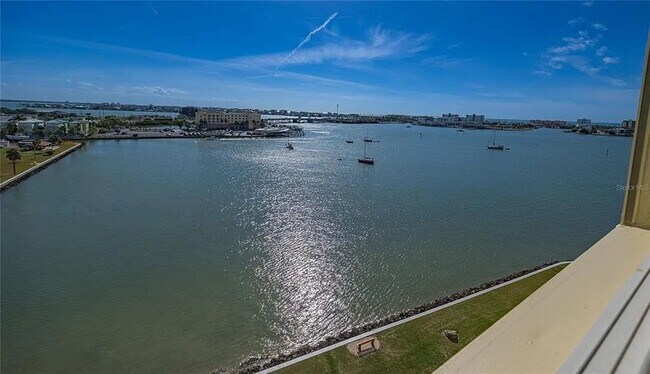 Building Photo - 10th FLR 2B/2BA Waterfront with Panoramic Intercoastal Views in 55+ Community