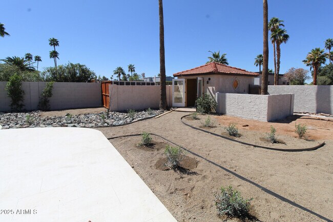 Building Photo - 7001 E Thunderbird Rd
