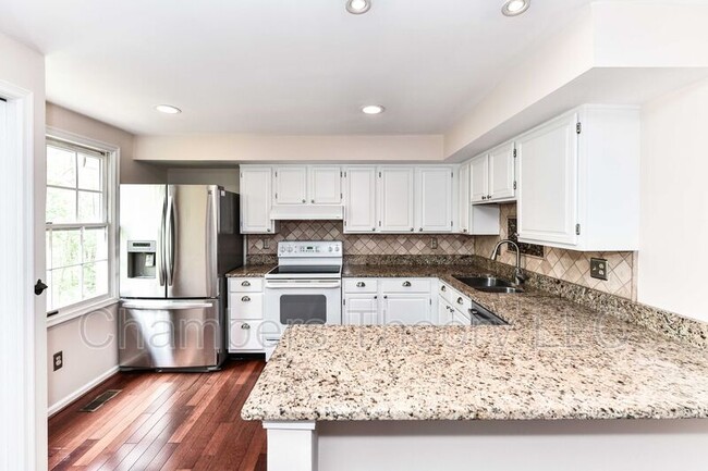 Building Photo - 1549 Twisted Oak Dr