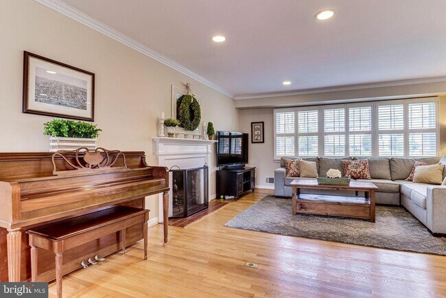 Building Photo - 6519 Engel Dr