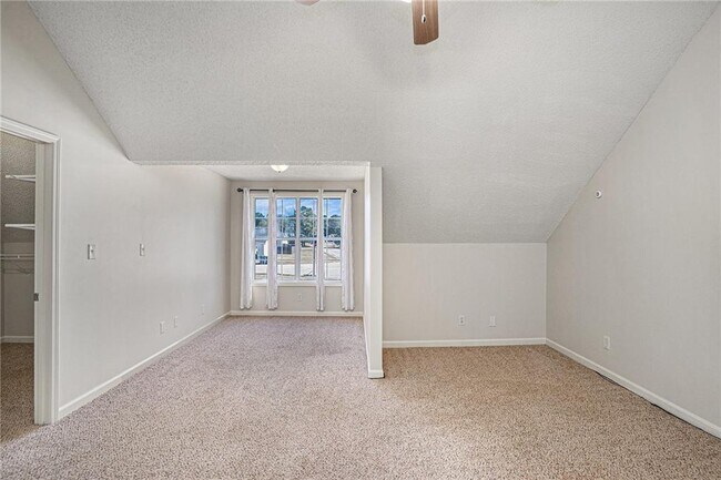 Building Photo - 1414 N Hampton Dr