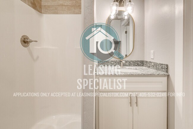 Building Photo - AMAZING NORMAN HOME AVAILABLE TO PRE-LEASE...