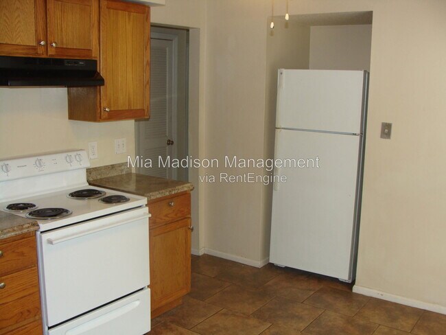 Building Photo - 1 Oak Forest Ln