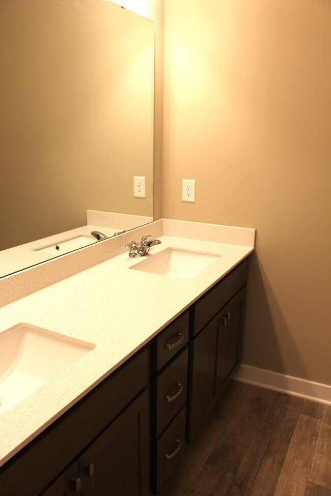 Guest Bathroom - 6524 Genevieve Trl