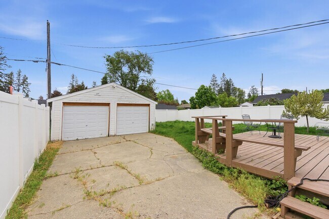Building Photo - Modern & Cozy Spokane Retreat | Prime Location Near South Hill