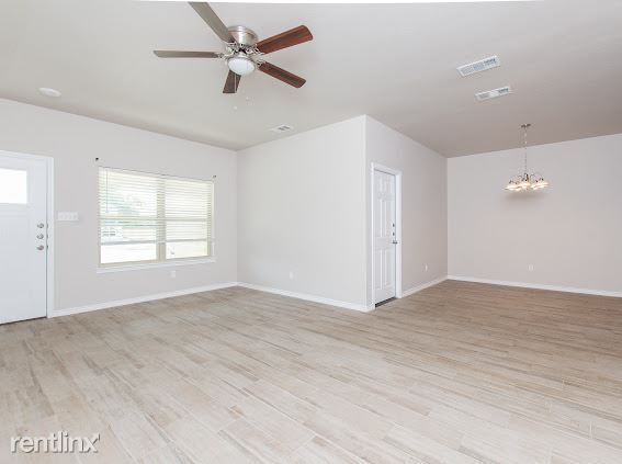 Building Photo - 3 br, 2 bath Duplex - 2541 Leroy Lane B