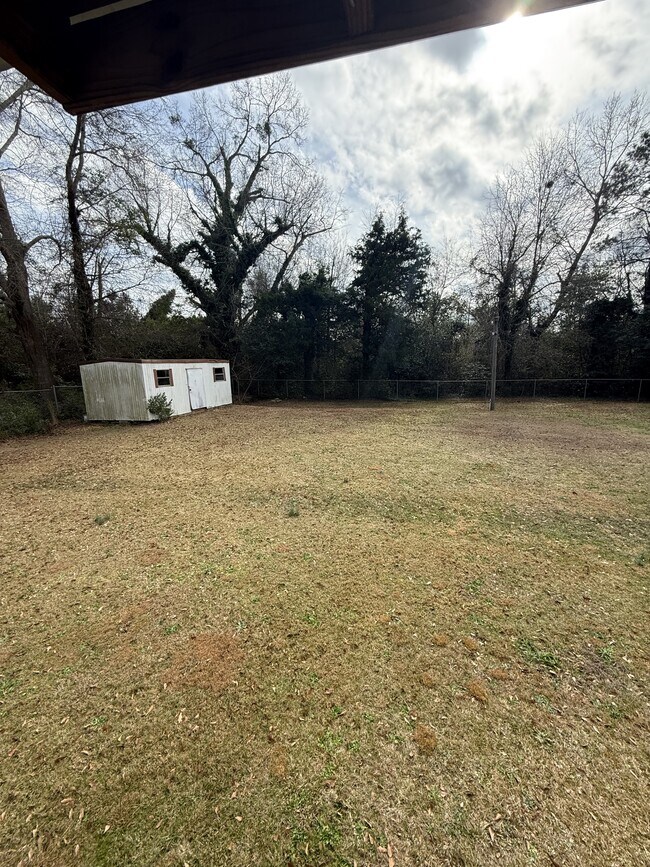 Building Photo - 315 Pine Cir