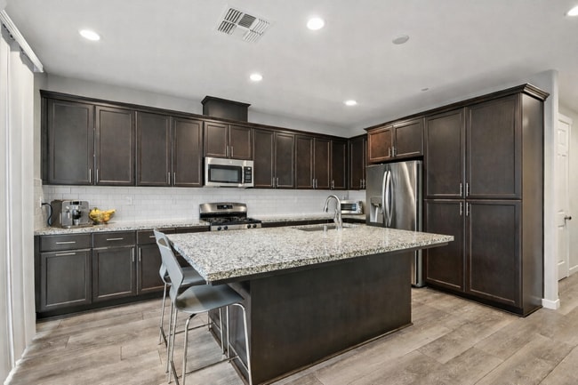 Building Photo - 816 Wellington Pl