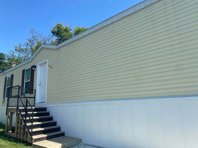 Building Photo - 518 Murray Dr