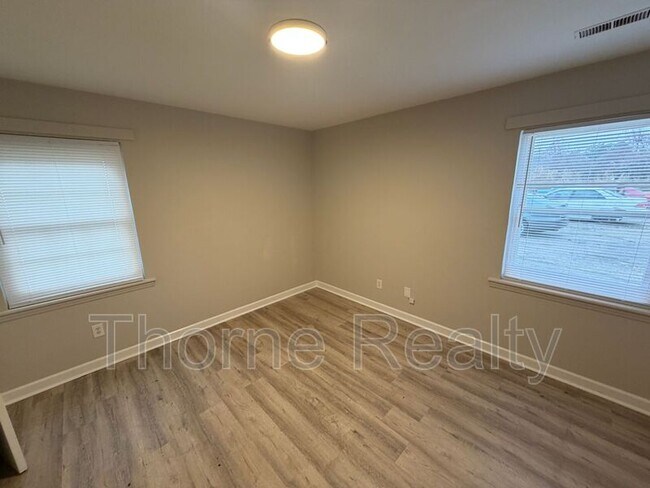 Building Photo - 1318 Maple St