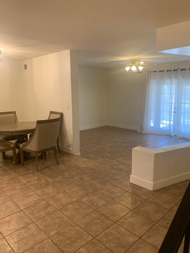 Building Photo - 2312 W Lindner Ave