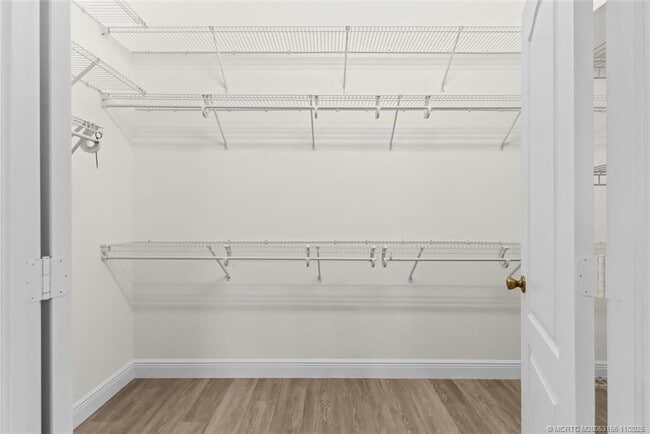 Building Photo - 920 NW Waterlily Pl