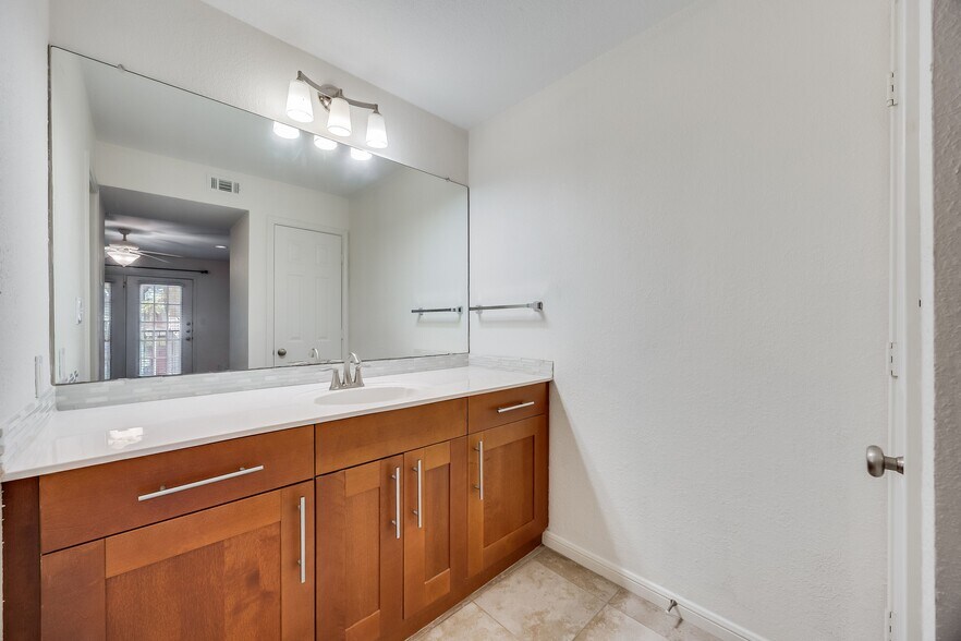 Building Photo - 7685 Northcross Dr