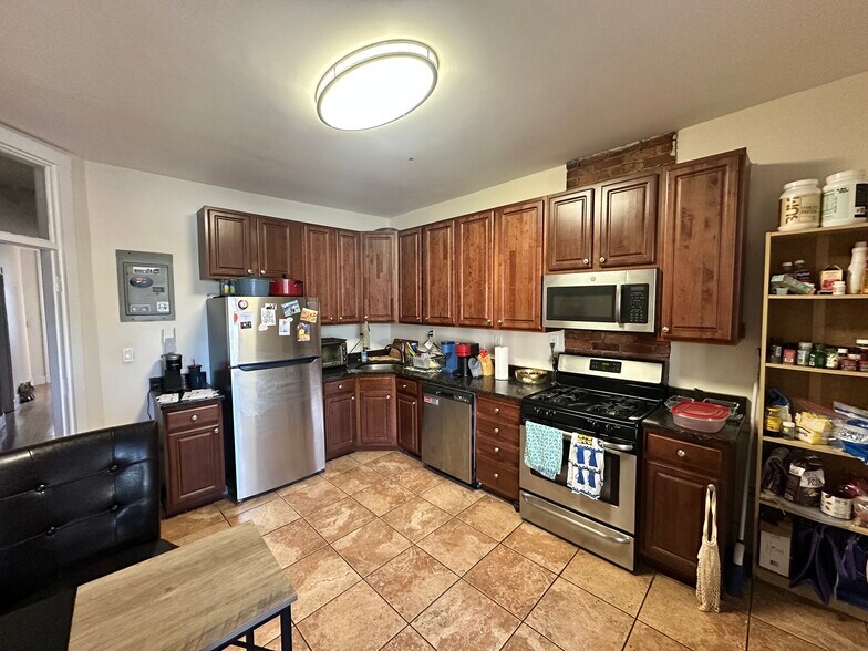 Building Photo - 71 Pontiac St