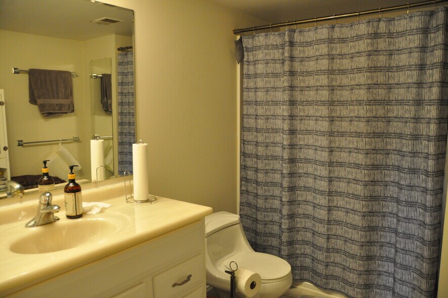 Building Photo - 208 Prettyman Dr