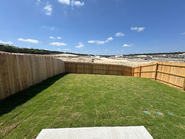 Building Photo - 636 Pacific Crest Trl