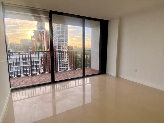 Building Photo - 1450 Brickell Bay Dr