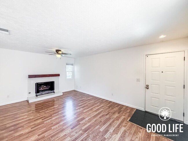 Building Photo - 6540 College Grove Dr