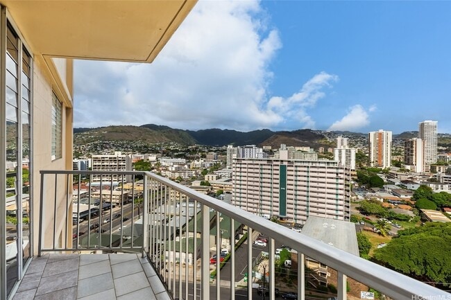 Building Photo - 2474 Kapiolani Blvd