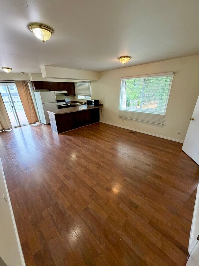 Building Photo - 5721 Highland Dr
