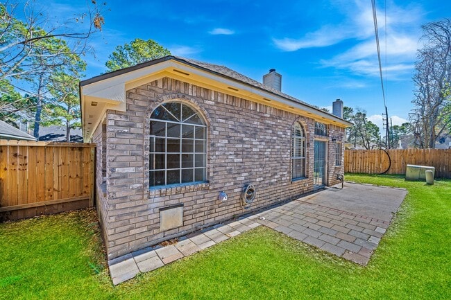 Building Photo - 15974 Oak Mountain Dr